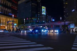 ein Straße beim das Innenstadt im Ginza Tokyo beim Nacht foto