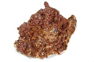 Makro Stein Calcit Mineral auf ein Weiß Hintergrund foto