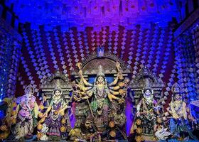 Göttin Durga Puja dekoriert pandal. größte religiös Festival von Hindu Dharma foto