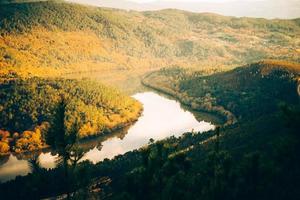 Blick auf den Fluss foto