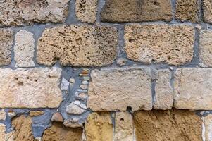 Stein Wand, Hintergrund. Licht und Schatten. uralt Stadt, Dorf . archäologisch Seite? ˅ 1 foto