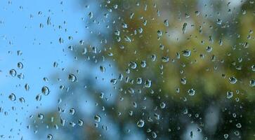 Regen Tropfen auf Auto Fenster 1 foto