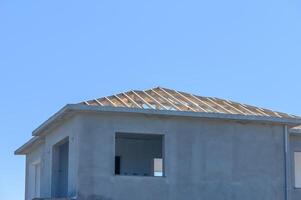 Konstruktion von ein Neu Dach auf ein Haus 1 foto