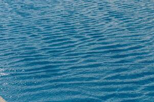 schön Wasser im ein Schwimmen Schwimmbad 9 foto