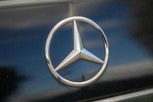 gaziveren Zypern 17.02.2024 Mercedes Emblem 4 foto