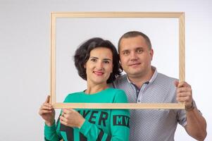 Studio Porträt von Mann und Ehefrau im Foto Rahmen glücklich Familie 2