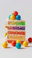 Regenbogen Kuchen mit Schichten isoliert auf Weiß Hintergrund foto