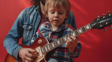 Vater spielen elektrisch Gitarre, jung Kind mit ein Spielzeug Gitarre, Felsen und rollen Thema, rot Gradient Hintergrund foto