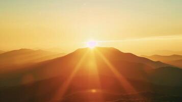 ein Berg Angebot im das Entfernung mit das Sonne Rahmen hinter es Erstellen ein verträumt und ätherisch Hintergrundbeleuchtung bewirken foto