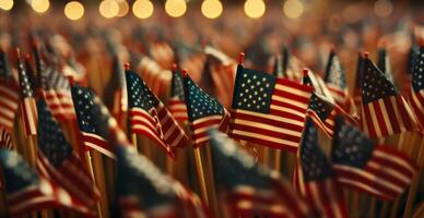 ein Anzeige von Mini amerikanisch Flaggen auf Stöcke perfekt zum winken während 4 .. von Juli Paraden und Feierlichkeiten foto