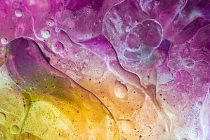 lila Acryl gießen, abstrakt Flüssigkeit Marmor Oberfläche Design foto