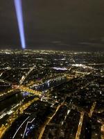 Nachtansicht, Panorama von Paris von der Spitze des Eiffelturms. foto