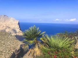 Landschaftsansichten von Cape Formentor, Touristen. Foto