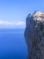 Landschaftsansichten von Cape Formentor, Touristen. Foto