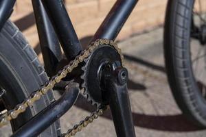 schwarzes BMX Fahrrad im Freien foto