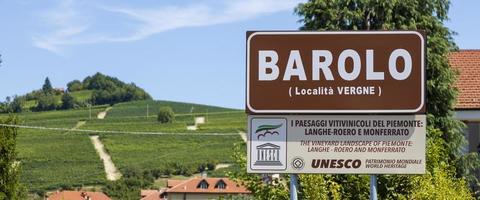 Barolo Village Straßenschild, Unesco-Stätte, Italien