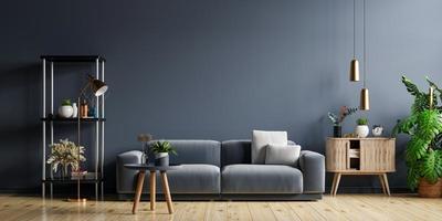 Mock-up-Wohnzimmer mit Sofa auf leerem dunkelblauem Wandhintergrund.