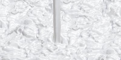 Milch gießen Wasser weiße Flüssigkeit Spritzwasser foto