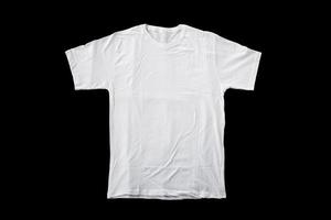 kurzärmelige weiße T-Shirts für Mockups. schlichtes T-Shirt mit schwarzem Hintergrund für die Designvorschau. foto