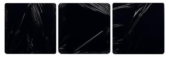Sammlungssatz Frischhaltefolie Textur für Overlay. faltig gestreckter plastischer Effekt. transparente Plastikfolie auf schwarzem Hintergrund.