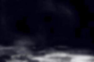 weicher weißer Nebel für Fotoelement-Overlay. isolierter Nebel in schwarzem Hintergrund. zusätzliche Grafiken für Landschaftsfotos. foto
