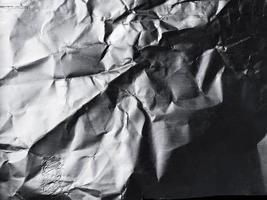 die Oberfläche der Aluminiumfolienstruktur für Hintergrund- und Designmaterialien. zerknitterte Textur-Sammlung von Silberfolie. abstrakter zerknitterter Musterhintergrund foto