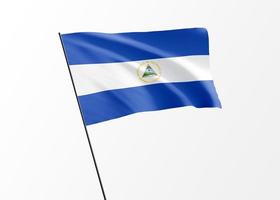 Nicaragua-Flagge hoch fliegen im isolierten Hintergrund Nicaragua-Unabhängigkeitstag. Sammlung der Nationalflaggen der Welt foto