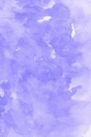 Illustration eines Aquarellhintergrundes mit lila Blau in Weiß eine abstrakte natürliche Textur für eine Tapete foto