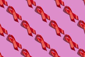 Welt-AIDS-Tag. nahtloses Muster auf rosa Hintergrund. hilft Bewusstsein Konzept. foto