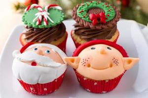 Auswahl an dekorierten Cupcakes