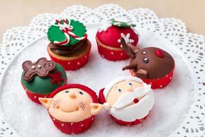 Cupcakes mit dekorativen Symbolelementen