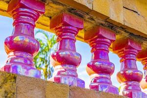 rosa säulen wat phadung tham phothi tempel khao lak thailand. foto