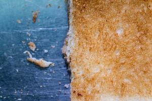 Nahaufnahme, Toast auf Edelstahlplatte. Semmelbrösel. Platz kopieren. foto