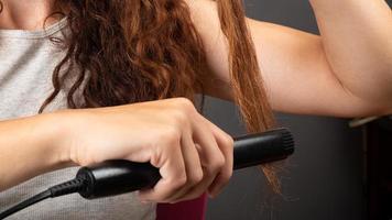 Haarglättung mit Bügeleisen, Schönheitshaarpflege