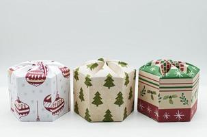 Weihnachtsgeschenkboxen, dekoratives festliches Objekt. Frohe Weihnachten-Design foto