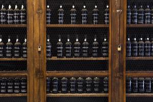 Madeira, Portugal, 2020 - Detail von Blandys Weinlagerung von Vintage Madeira-Wein in Portugal. Es ist ein Weinunternehmen in Familienbesitz, das 1811 von John Blandy gegründet wurde. foto