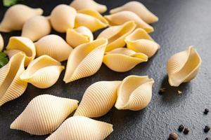 Conchiglie Nudeln rohes Big Shell Hartweizengrießmehl foto