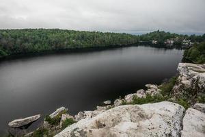 Nebel über dem See Minnewaska foto