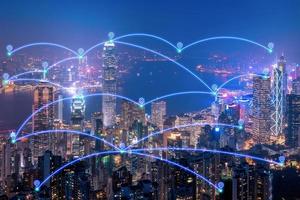 Smart City-Kommunikationsnetzwerk und Internet der Dinge für Smart City und Big Data-Konzept.