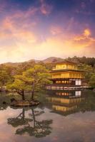 Kinkakuji-Tempel der Tempel des goldenen Pavillons ein buddhistischer Tempel in Kyoto, Japan foto