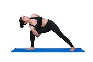 gesunde Frau, die Yoga ausübt, isoliert mit Beschneidungspfad auf weißem background.photo Design für Fitness sportliche Frau und Gesundheitskonzept.