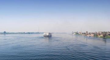 Kreuzfahrt auf dem Nil. Nilufer, Südägypten. Afrika foto