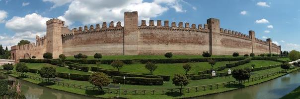 Panoramablick auf die Mauern der mittelalterlichen Festungsstadt Cittadella. Padua, Italien. foto