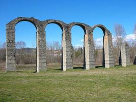 Römisches Aquädukt in Acqui Terme foto