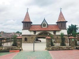 Stadt Kamensk, Russland, 2021 - Eingang zum Park Loga foto