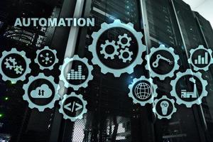 Konzept zur Automatisierung der Produktivitätssteigerung. Technologieprozess auf einem Serverraumhintergrund foto
