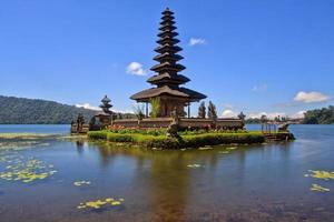 Bedugul Tempel am Bratan See Bali Indonesien foto