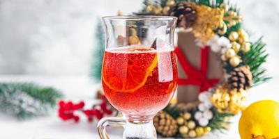 Sekt Glühwein Weihnachtsfeiertag Cocktailparty Grog Wein Gewürze foto