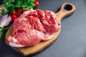 frisches Schweinefleisch essen gesunde Mahlzeit Snack Hintergrund foto