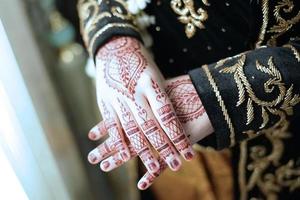 Braut-Henna schön und einzigartig in der Hand der Braut geschnitzt foto